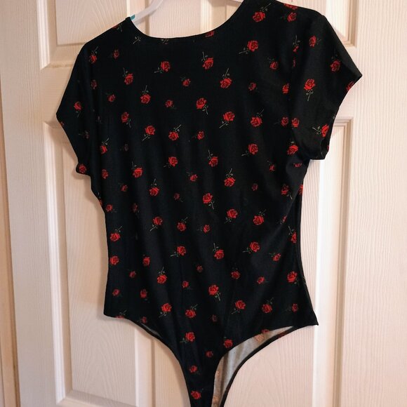 Rue 21 Black Red Rose Womens Bodysuit, XL, V Neck, New - Picture 4 of 4